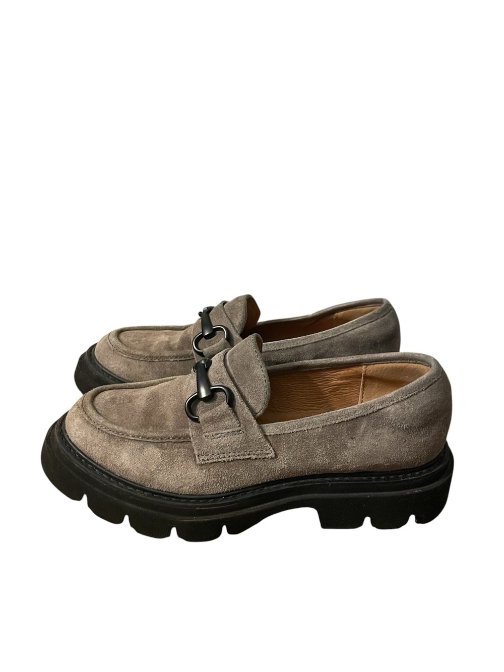 I1 - Women’s size 6 Taupe Suede Lug Sole Loafers